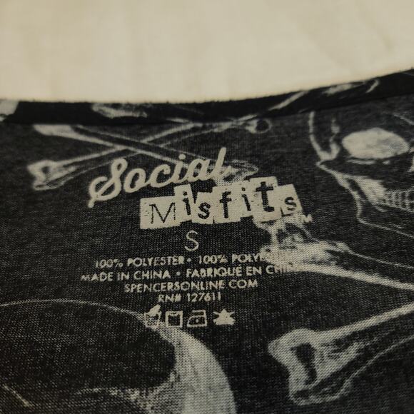 Social Misfits Casual Short Sleeve Crew Neck Graphic Shirt Womens Size S Black - Picture 3 of 7